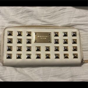 Michael Kors White saffiano zip wallet